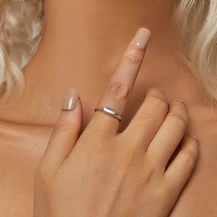 Einfacher, ineinandergreifender Ring aus platiniertem S925-Sterlingsilber – Bild 5