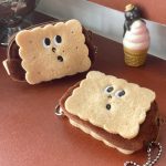 Cartoon süße krumme Mund Cookie Plüsch Geldbörse Datenkabel Lippenstift Aufbewahrungstasche, 8.5x6cm – Bild 6