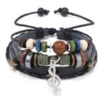 Schlichtes mehrlagiges Perlenlederarmband mit personalisiertem Charm-Armband mit Musiknote
