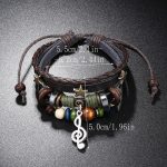 Schlichtes mehrlagiges Perlenlederarmband mit personalisiertem Charm-Armband mit Musiknote – Bild 3