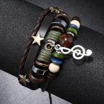 Schlichtes mehrlagiges Perlenlederarmband mit personalisiertem Charm-Armband mit Musiknote – Bild 4