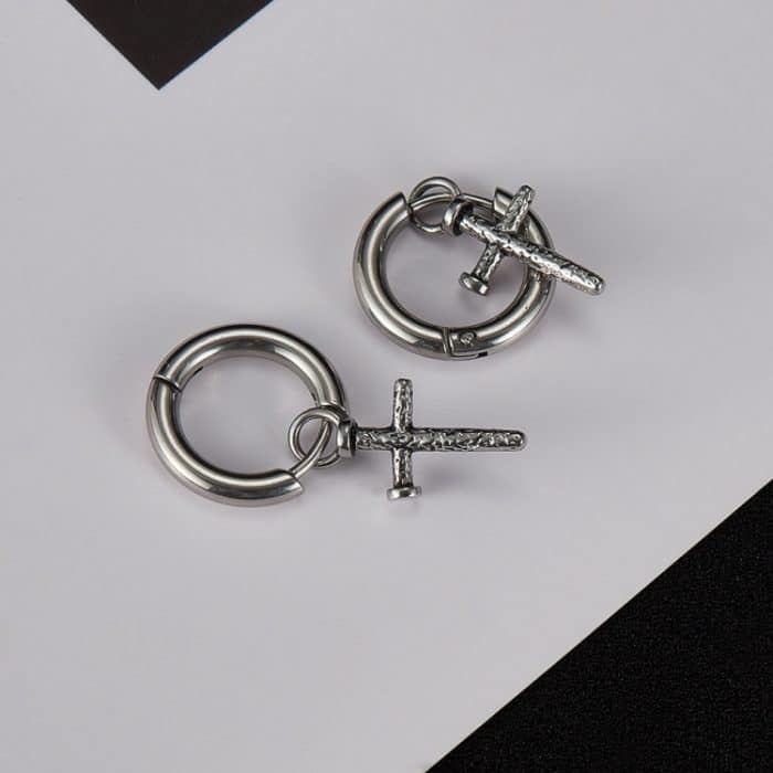 1 Paar personalisierte Ohrringe aus Edelstahl mit Spike-Kreuz – Bild 3