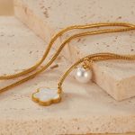 Schlichte Halskette mit Quaste und Blumenperlenanhänger aus Edelstahl – Bild 4