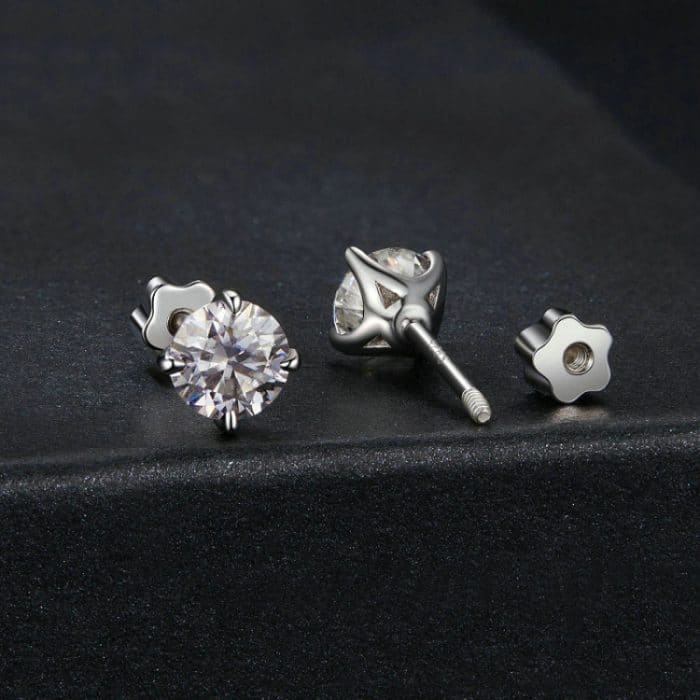 TBD06052270_B5.jpg MSE062 S925 Sterling Silber Überzogen mit Platin Vier-klauen Glänzende Moissanite Ohrringe – Bild 6