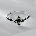 SCR1075 S925 Sterling Silber Oxidierter Retro Eleganter Schwarz-Weiß-Blumenring – Bild 2