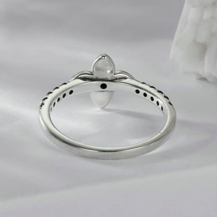 SCR1075 S925 Sterling Silber Oxidierter Retro Eleganter Schwarz-Weiß-Blumenring – Bild 3