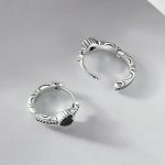 S925 Sterling Silber Oxidierte Retro Elegante herzförmige Muster Ohrringe – Bild 4