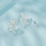 S925 Sterling Silber Platinierte transparente Blumenohrringe – Bild 3