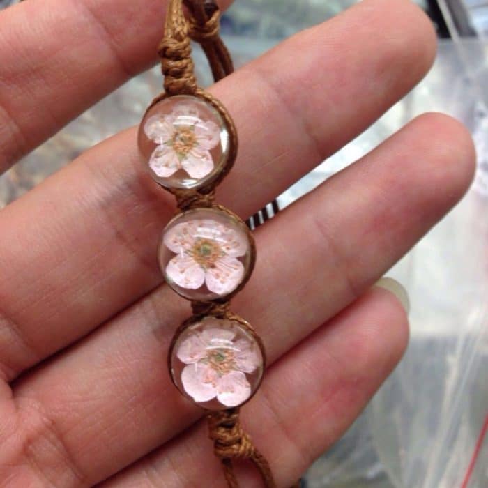 Glückliche handgemachte gewebte Trockenblumen-Glasperlen-Armbänder – Bild 4