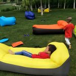 Farbblockierendes Kissen, Stil 210T, reißfestes, kariertes Tuch, aufblasbares Sofa, tragbarer Luftschlafsack für den Strand, aufblasbare schwimmende Reihe, Größe: 240 x 55 cm, 240 x 55cm Red + Black, 240 x 55cm Yellow + Black, 240 x 55cm Orange + Black... – Bild 7