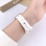 Schlankes Uhrenarmband aus Silikon mit bunten Punkten – Bild 6