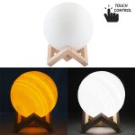 15 cm Touch Control 3D-Druck Jupiterlampe, USB-Aufladung 2-Farben-Wechsel Energiesparendes LED-Nachtlicht mit Holzhalterung