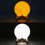 15 cm Touch Control 3D-Druck Jupiterlampe, USB-Aufladung 2-Farben-Wechsel Energiesparendes LED-Nachtlicht mit Holzhalterung – Bild 6