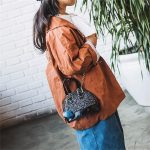 Niedliche Umhängetasche aus Leder, Umhängetasche für Mädchen, einfarbig, Mini-Reißverschluss, kleine quadratische Tasche, Einkaufstasche – Bild 7