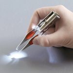 3 PCS LED mit Licht Augenbraue Clip Augenbraue Pinzette Vier-loch Augenbraue Zange Schönheit Augenbraue Clip Edelstahl Schönheit Werkzeug – Bild 3