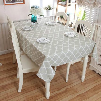 Tischdecke aus Baumwolle und geometrischer Rautenspitze in Grau