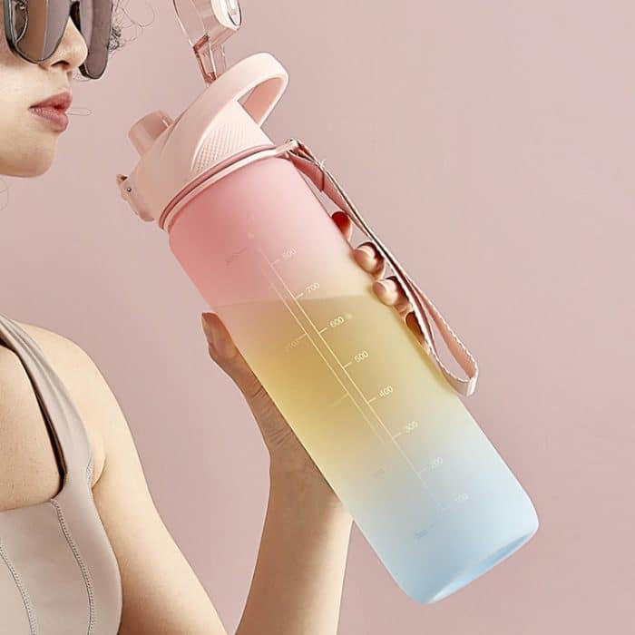 1000 ml Kunststoff-Sportwasserbecher mit großem Fassungsvermögen und Farbverlauf, Cherry Pink, Sky Blue, Silver Gray – Bild 7