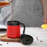 Runder Bürobecher mit Klappdeckel und Griff, 350ml, 500ml – Bild 4