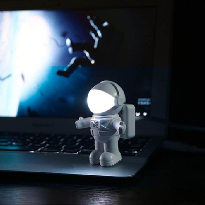 TBD0718885.jpg Coole neue Astronaut Spaceman USB LED verstellbare Lampe Schreibtisch Nachtlicht für Computer PC – Bild 1