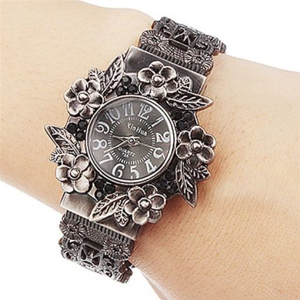 Retro-Armbanduhr mit geprägtem Blumenarmband für Damen