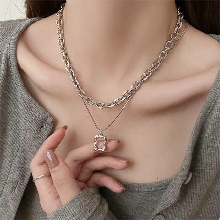 Vielseitige Alphabet-Halskette für Damen aus Titanstahl mit gedrehter Kette