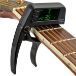 Professioneller Gitarren-Tuner-Clip, chromatischer Clip-On-Tuner im Loft-Stil mit rotierendem LCD-Bildschirm und Lichtanzeige, einhändiger Gitarren-Kapodaster
