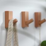 2 Stück Massivholz-Stanzfreier Eingang hinter der Tür an der Wand, selbstklebender Kleiderhaken, Beech Wood, Oak, Black Walnut – Bild 7