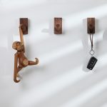 2 Stück Massivholz-Stanzfreier Eingang hinter der Tür an der Wand, selbstklebender Kleiderhaken, Beech Wood, Oak, Black Walnut – Bild 10