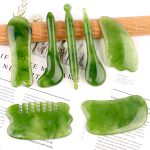 10 PCS Harz Schaben Blatt Massage Gesichts Sehne Stick Schönheit Salon Rasieren Bord Akupunktur Stift, Resin  Yellow Meridiary Comb, Resin Yellow Triangle, Emerald Green Ingot Board, Emerald Green Fish Plate, Emerald Green Relaxing Stick... – Bild 2
