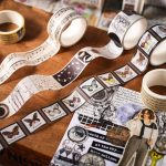 18rolls /Box Nostalgische Speicher Washi Band Set Retro Stil DIY Sammelalbum Aufkleber, Forest Dense Language, Gifts of Mountain Forests, World Travele, Sealing Manuscript, Cosmic Nebula, Elegant Prelude – Bild 8