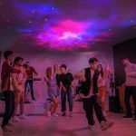 Buntes LED-Laser-Sternprojektionslicht in USB-Astronautenform – Bild 5